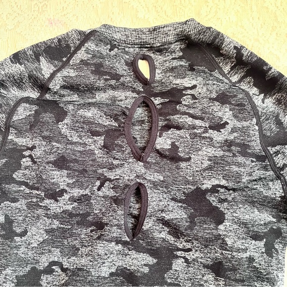 Gymshark camo adapt seamless long sleeve crop top - Picture 9 of 10